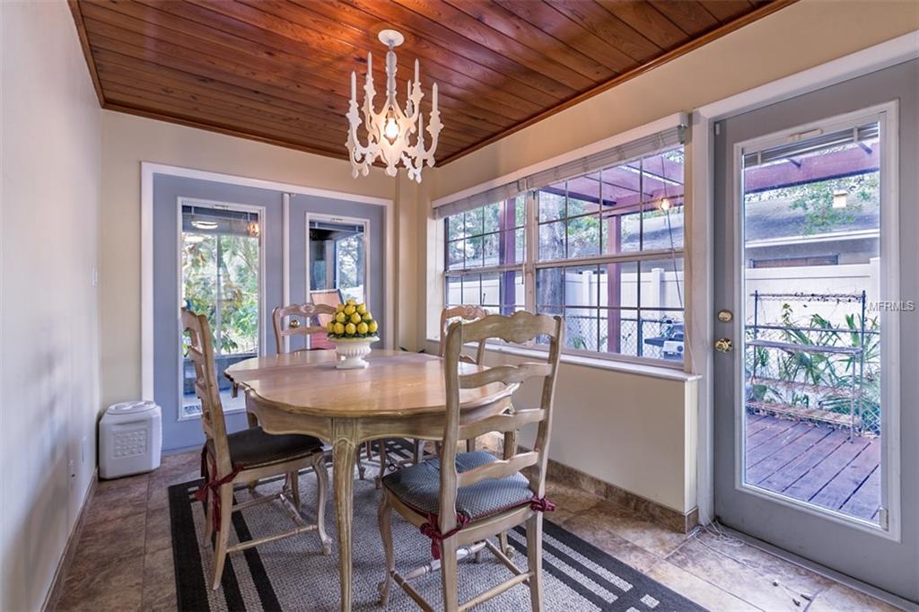 208 S GLENWOOD AVENUE, ORLANDO, Florida 32803, 2 Bedrooms Bedrooms, 6 Rooms Rooms,2 BathroomsBathrooms,Residential,For sale,GLENWOOD,O5559334