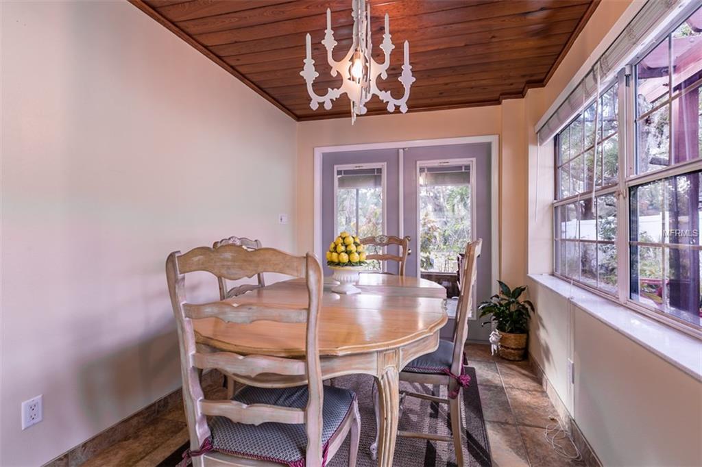 208 S GLENWOOD AVENUE, ORLANDO, Florida 32803, 2 Bedrooms Bedrooms, 6 Rooms Rooms,2 BathroomsBathrooms,Residential,For sale,GLENWOOD,O5559334