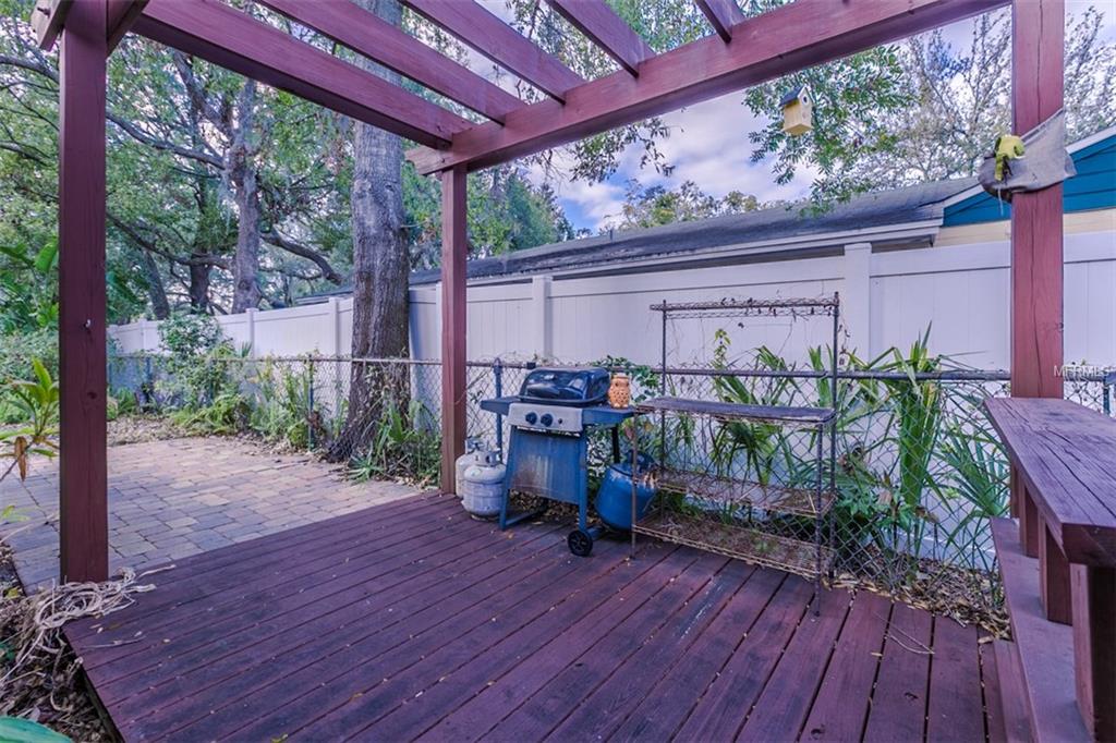 208 S GLENWOOD AVENUE, ORLANDO, Florida 32803, 2 Bedrooms Bedrooms, 6 Rooms Rooms,2 BathroomsBathrooms,Residential,For sale,GLENWOOD,O5559334
