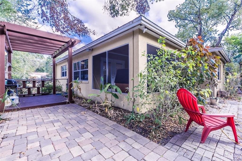 208 S GLENWOOD AVENUE, ORLANDO, Florida 32803, 2 Bedrooms Bedrooms, 6 Rooms Rooms,2 BathroomsBathrooms,Residential,For sale,GLENWOOD,O5559334