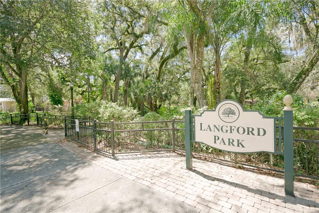 208 S GLENWOOD AVENUE, ORLANDO, Florida 32803, 2 Bedrooms Bedrooms, 6 Rooms Rooms,2 BathroomsBathrooms,Residential,For sale,GLENWOOD,O5559334