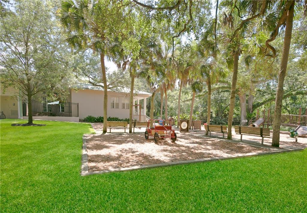 208 S GLENWOOD AVENUE, ORLANDO, Florida 32803, 2 Bedrooms Bedrooms, 6 Rooms Rooms,2 BathroomsBathrooms,Residential,For sale,GLENWOOD,O5559334