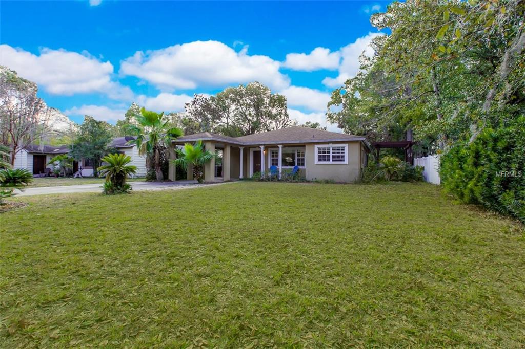 208 S GLENWOOD AVENUE, ORLANDO, Florida 32803, 2 Bedrooms Bedrooms, 6 Rooms Rooms,2 BathroomsBathrooms,Residential,For sale,GLENWOOD,O5559334