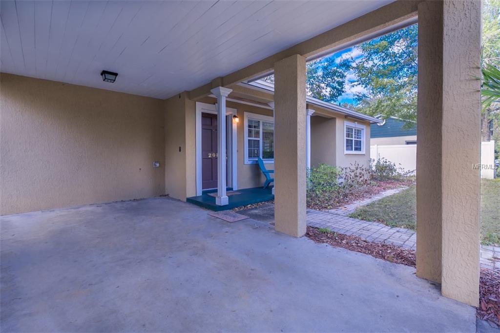 208 S GLENWOOD AVENUE, ORLANDO, Florida 32803, 2 Bedrooms Bedrooms, 6 Rooms Rooms,2 BathroomsBathrooms,Residential,For sale,GLENWOOD,O5559334