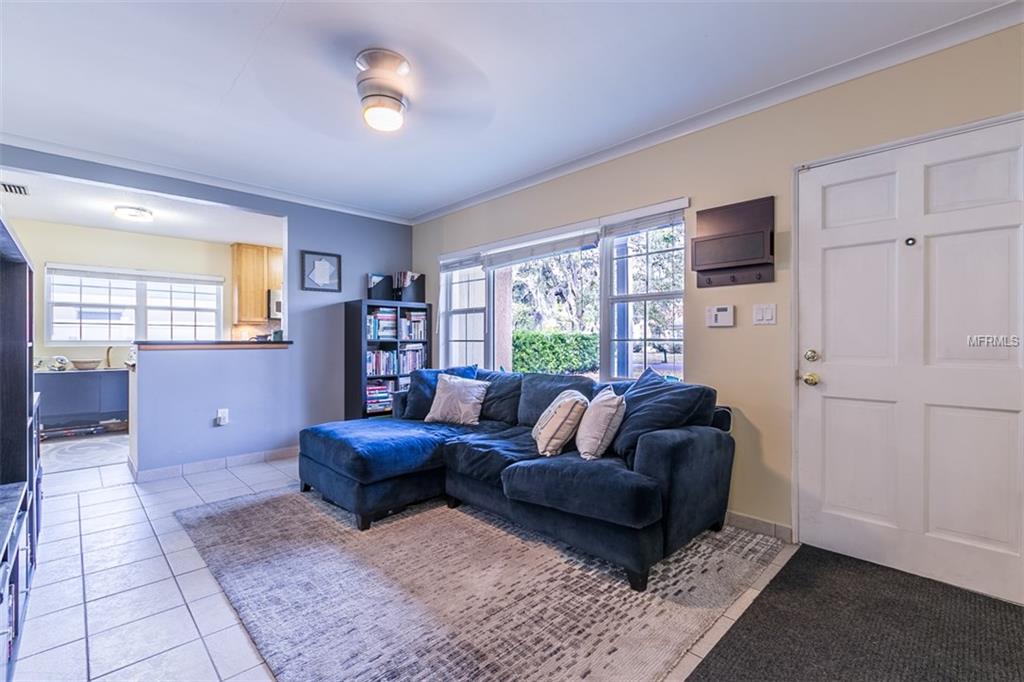 208 S GLENWOOD AVENUE, ORLANDO, Florida 32803, 2 Bedrooms Bedrooms, 6 Rooms Rooms,2 BathroomsBathrooms,Residential,For sale,GLENWOOD,O5559334