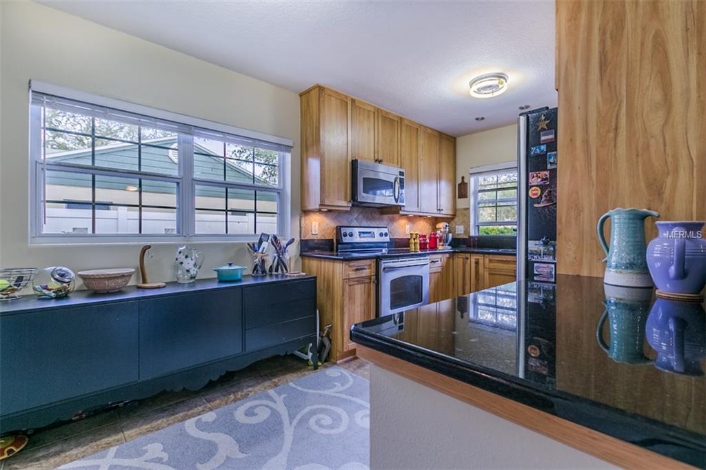 208 S GLENWOOD AVENUE, ORLANDO, Florida 32803, 2 Bedrooms Bedrooms, 6 Rooms Rooms,2 BathroomsBathrooms,Residential,For sale,GLENWOOD,O5559334