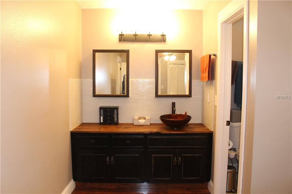 1095 MARY JANE LANE, DUNEDIN, Florida 34698, 3 Bedrooms Bedrooms, 3 Rooms Rooms,2 BathroomsBathrooms,Residential,For sale,MARY JANE,U7846345