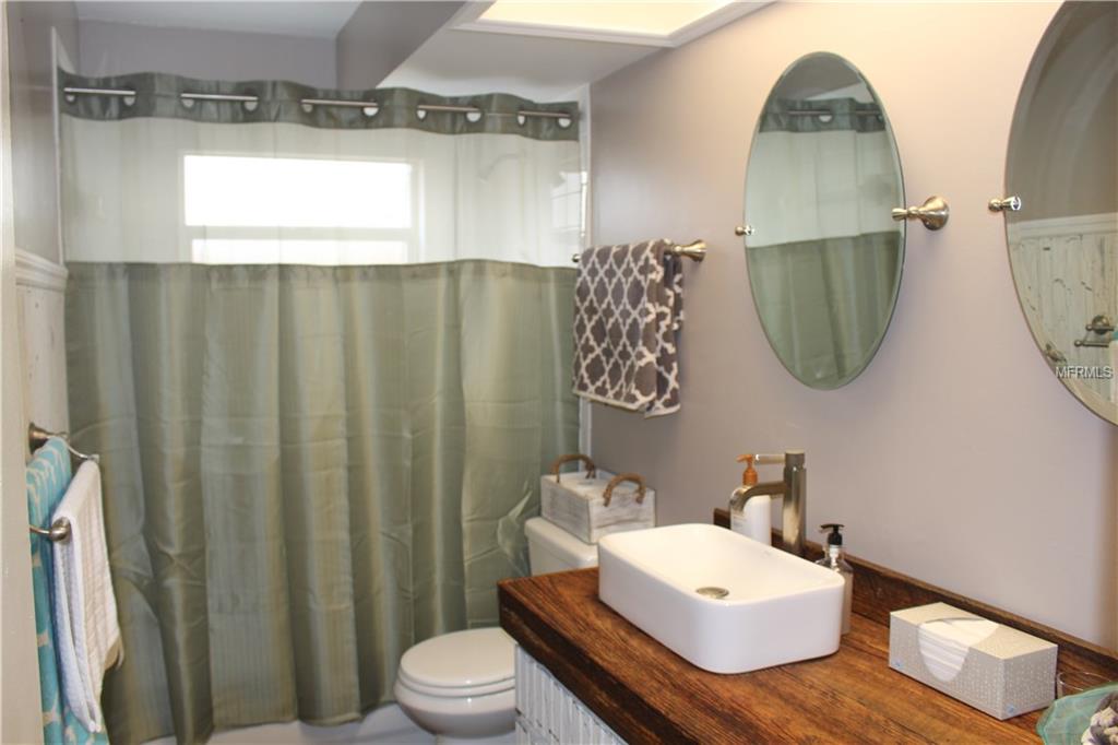 1095 MARY JANE LANE, DUNEDIN, Florida 34698, 3 Bedrooms Bedrooms, 3 Rooms Rooms,2 BathroomsBathrooms,Residential,For sale,MARY JANE,U7846345