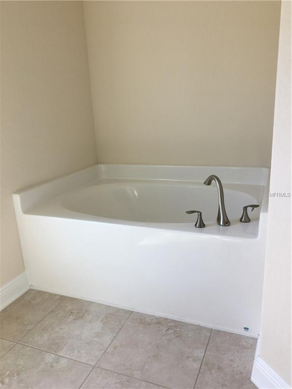 4750 LATHLOA LOOP, LAKELAND, Florida 33811, 4 Bedrooms Bedrooms, 7 Rooms Rooms,2 BathroomsBathrooms,Residential,For sale,LATHLOA,L4720298