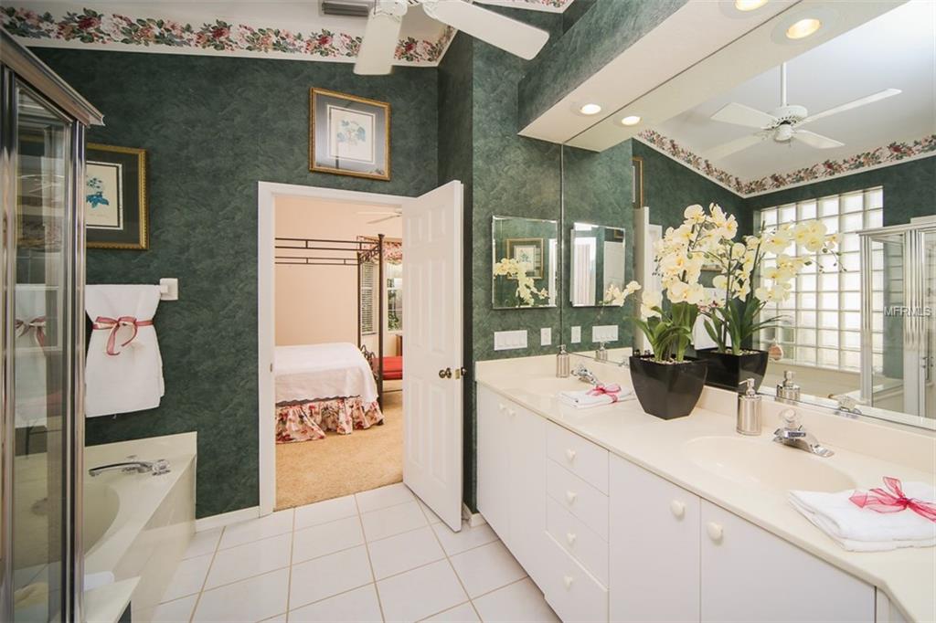 7129 VICTORIA CIRCLE, UNIVERSITY PARK, Florida 34201, 3 Bedrooms Bedrooms, 6 Rooms Rooms,2 BathroomsBathrooms,Residential,For sale,VICTORIA,A4192589