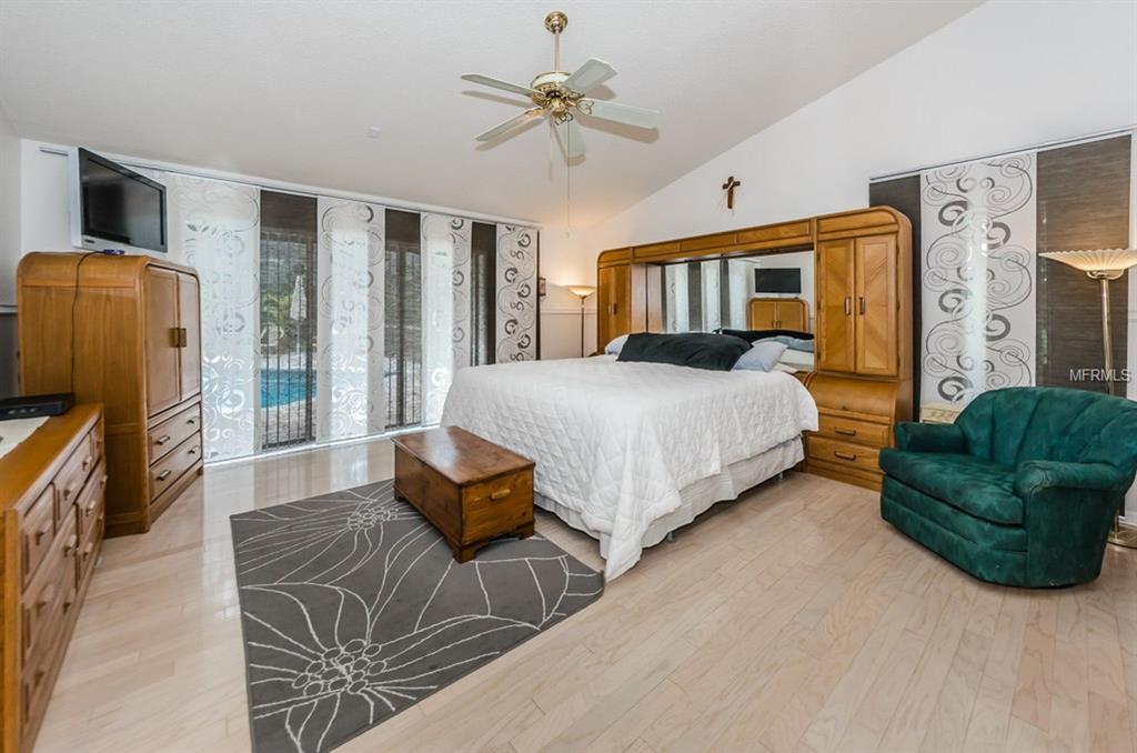 3065 HAMPTON COURT, CLEARWATER, Florida 33761, 4 Bedrooms Bedrooms, 7 Rooms Rooms,3 BathroomsBathrooms,Residential,For sale,HAMPTON,U7834653