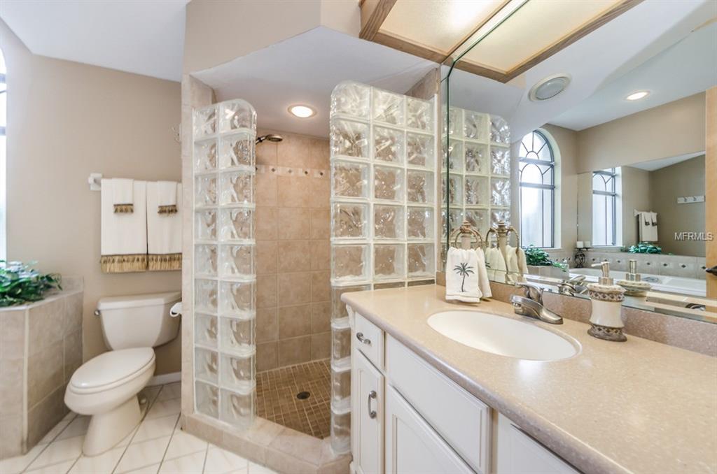 3065 HAMPTON COURT, CLEARWATER, Florida 33761, 4 Bedrooms Bedrooms, 7 Rooms Rooms,3 BathroomsBathrooms,Residential,For sale,HAMPTON,U7834653