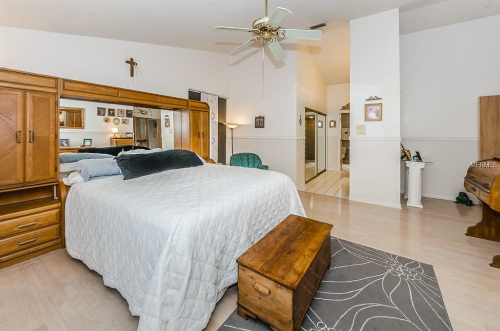 3065 HAMPTON COURT, CLEARWATER, Florida 33761, 4 Bedrooms Bedrooms, 7 Rooms Rooms,3 BathroomsBathrooms,Residential,For sale,HAMPTON,U7834653