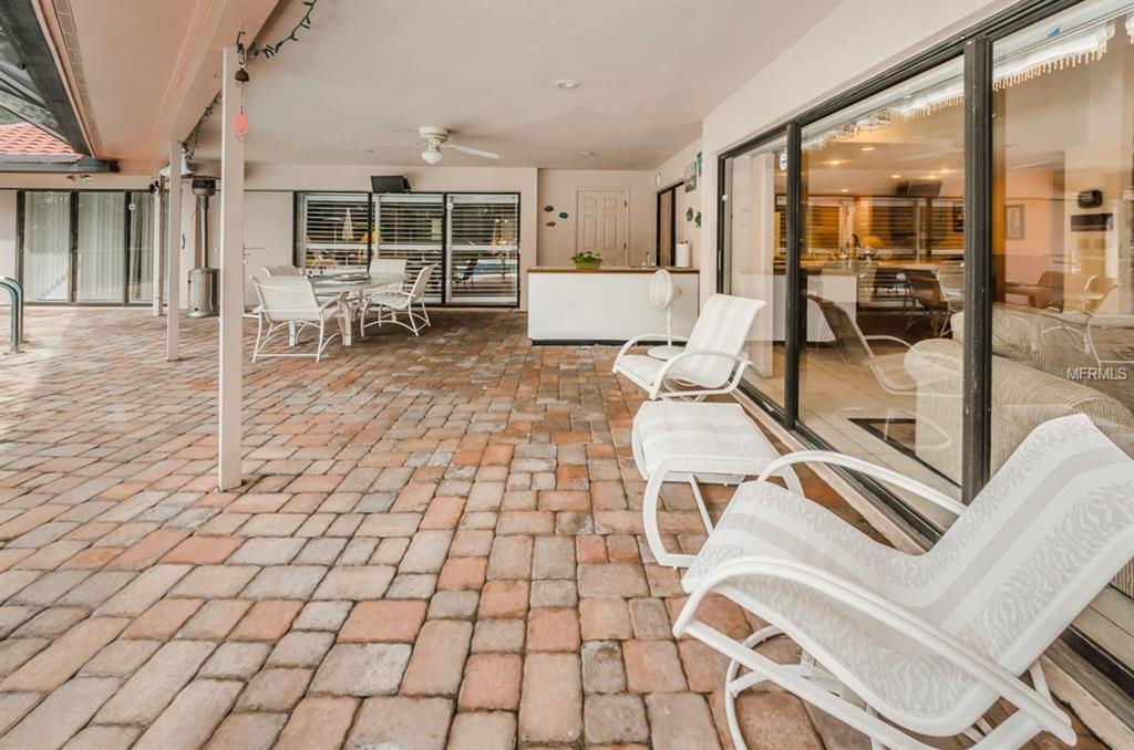 3065 HAMPTON COURT, CLEARWATER, Florida 33761, 4 Bedrooms Bedrooms, 7 Rooms Rooms,3 BathroomsBathrooms,Residential,For sale,HAMPTON,U7834653