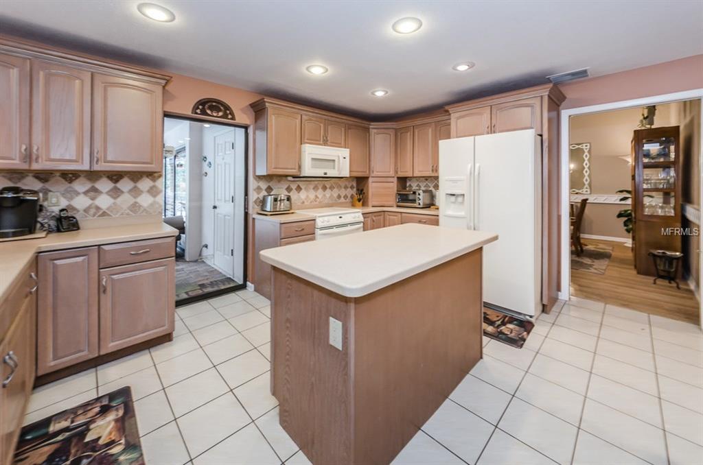 3065 HAMPTON COURT, CLEARWATER, Florida 33761, 4 Bedrooms Bedrooms, 7 Rooms Rooms,3 BathroomsBathrooms,Residential,For sale,HAMPTON,U7834653