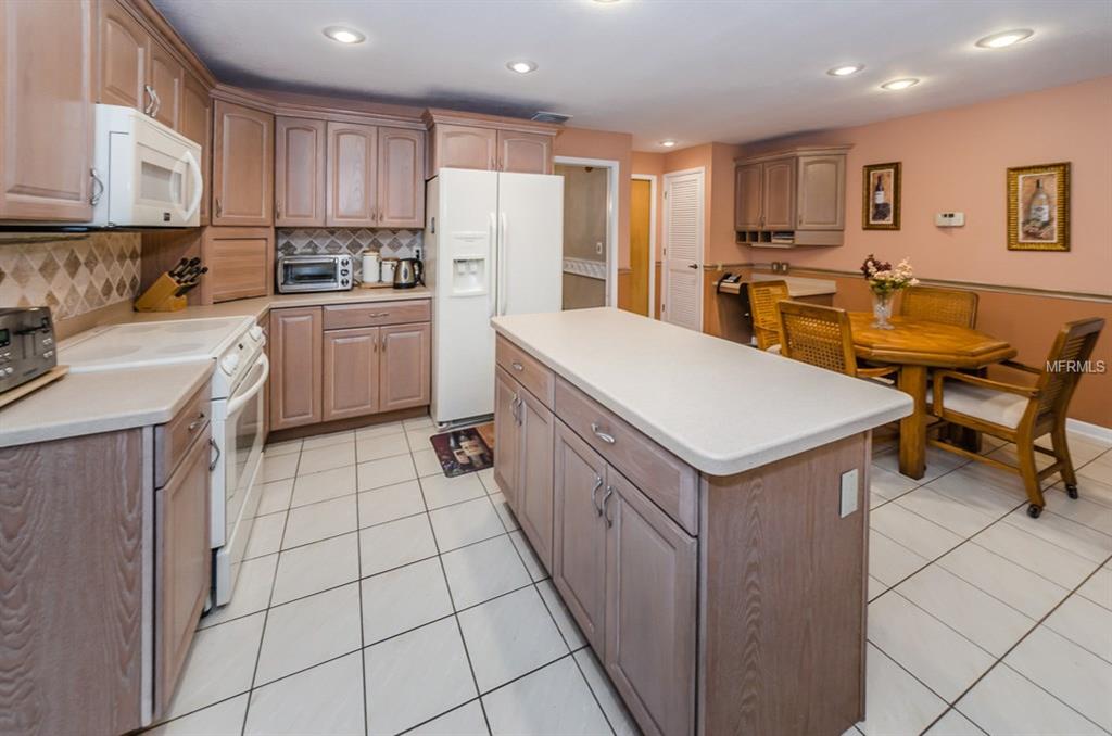 3065 HAMPTON COURT, CLEARWATER, Florida 33761, 4 Bedrooms Bedrooms, 7 Rooms Rooms,3 BathroomsBathrooms,Residential,For sale,HAMPTON,U7834653