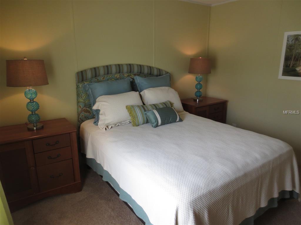 807 SILVER OAK AVENUE, THE VILLAGES, Florida 32159, 3 Bedrooms Bedrooms, 5 Rooms Rooms,2 BathroomsBathrooms,Residential,For sale,SILVER OAK,G4850508