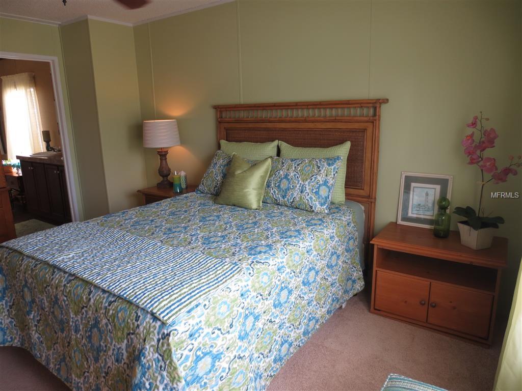 807 SILVER OAK AVENUE, THE VILLAGES, Florida 32159, 3 Bedrooms Bedrooms, 5 Rooms Rooms,2 BathroomsBathrooms,Residential,For sale,SILVER OAK,G4850508