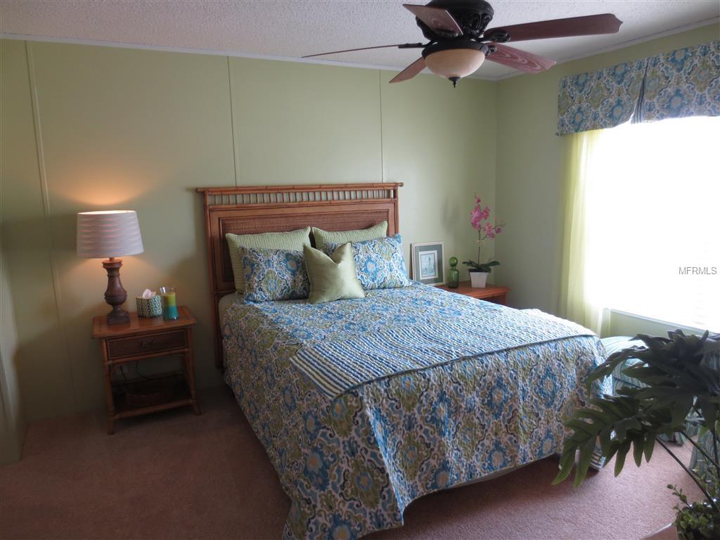 807 SILVER OAK AVENUE, THE VILLAGES, Florida 32159, 3 Bedrooms Bedrooms, 5 Rooms Rooms,2 BathroomsBathrooms,Residential,For sale,SILVER OAK,G4850508