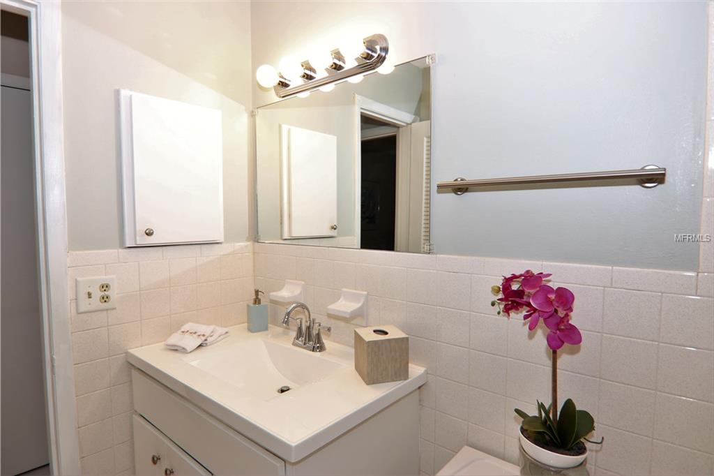 525 MANATEE COURT, VENICE, Florida 34285, 1 Bedroom Bedrooms, 4 Rooms Rooms,1 BathroomBathrooms,Residential,For sale,MANATEE,N5916102