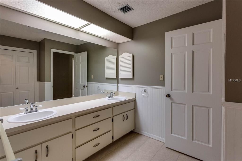 1317 OXMOOR COURT, VALRICO, Florida 33596, 4 Bedrooms Bedrooms, 8 Rooms Rooms,2 BathroomsBathrooms,Residential,For sale,OXMOOR,T2925935