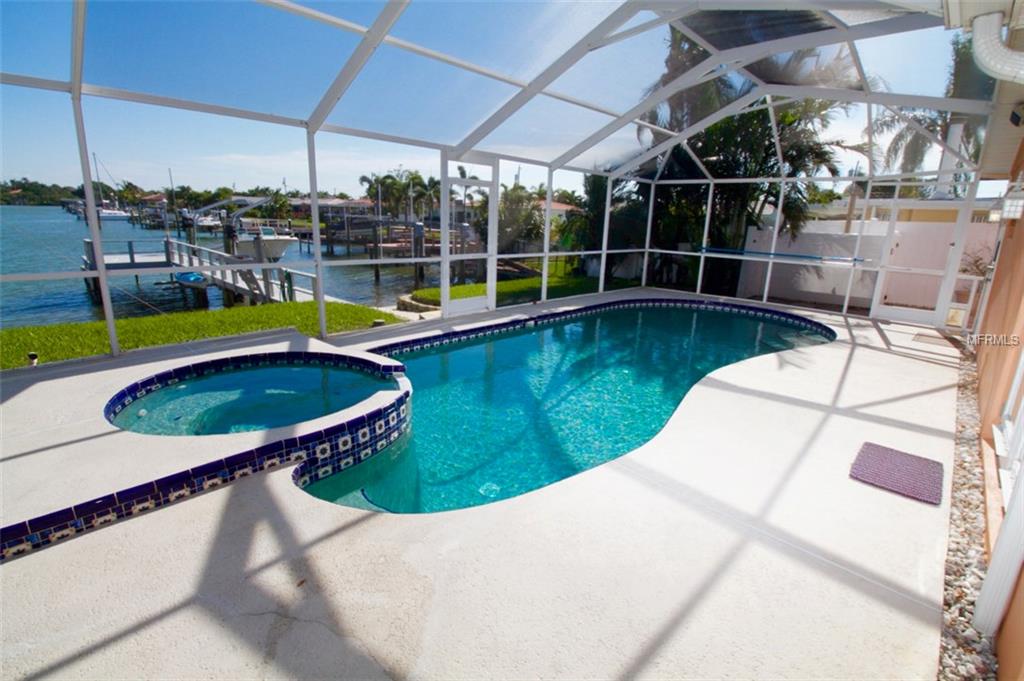 260 79TH STREET S, ST PETERSBURG, Florida 33707, 2 Bedrooms Bedrooms, 6 Rooms Rooms,2 BathroomsBathrooms,Residential,For sale,79TH,U7840023