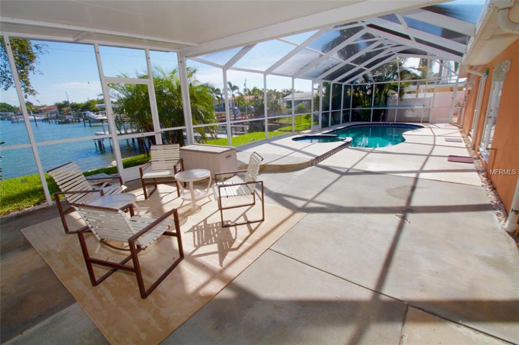 260 79TH STREET S, ST PETERSBURG, Florida 33707, 2 Bedrooms Bedrooms, 6 Rooms Rooms,2 BathroomsBathrooms,Residential,For sale,79TH,U7840023