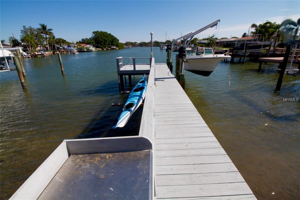 260 79TH STREET S, ST PETERSBURG, Florida 33707, 2 Bedrooms Bedrooms, 6 Rooms Rooms,2 BathroomsBathrooms,Residential,For sale,79TH,U7840023