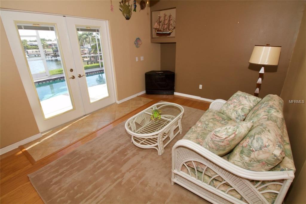 260 79TH STREET S, ST PETERSBURG, Florida 33707, 2 Bedrooms Bedrooms, 6 Rooms Rooms,2 BathroomsBathrooms,Residential,For sale,79TH,U7840023