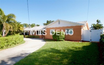 260 79TH STREET S, ST PETERSBURG, Florida 33707, 2 Bedrooms Bedrooms, 6 Rooms Rooms,2 BathroomsBathrooms,Residential,For sale,79TH,U7840023