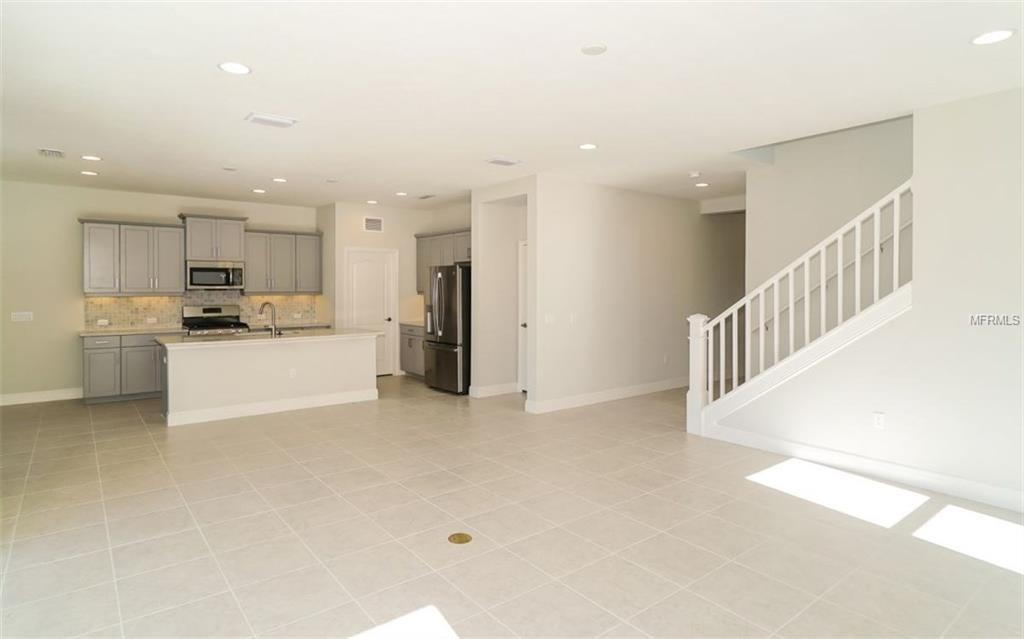 3810 AUTUMN FERN TERRACE, SARASOTA, Florida 34243, 4 Bedrooms Bedrooms, 9 Rooms Rooms,3 BathroomsBathrooms,Residential,For sale,AUTUMN FERN,A4198301