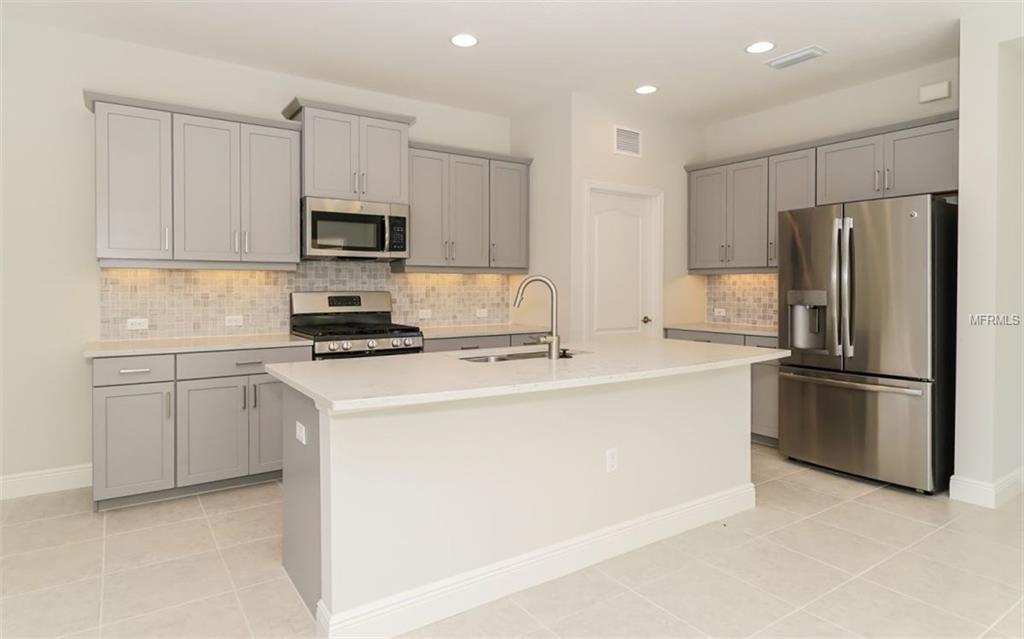 3810 AUTUMN FERN TERRACE, SARASOTA, Florida 34243, 4 Bedrooms Bedrooms, 9 Rooms Rooms,3 BathroomsBathrooms,Residential,For sale,AUTUMN FERN,A4198301