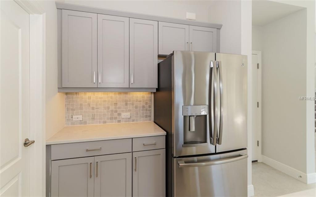 3810 AUTUMN FERN TERRACE, SARASOTA, Florida 34243, 4 Bedrooms Bedrooms, 9 Rooms Rooms,3 BathroomsBathrooms,Residential,For sale,AUTUMN FERN,A4198301