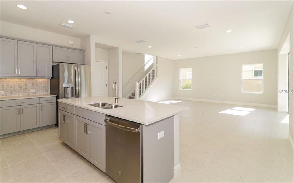 3810 AUTUMN FERN TERRACE, SARASOTA, Florida 34243, 4 Bedrooms Bedrooms, 9 Rooms Rooms,3 BathroomsBathrooms,Residential,For sale,AUTUMN FERN,A4198301