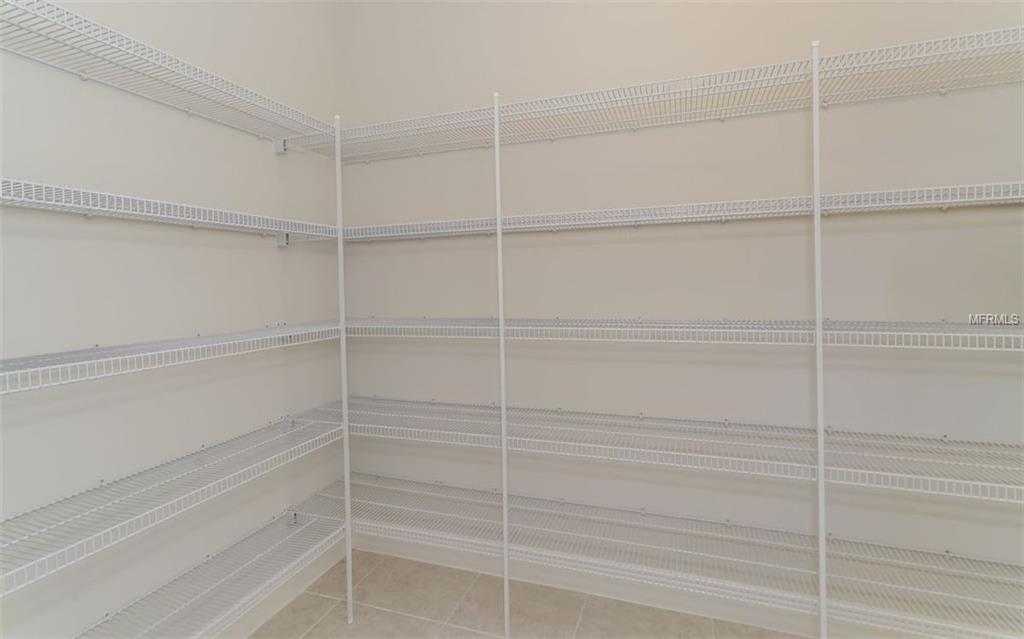 3810 AUTUMN FERN TERRACE, SARASOTA, Florida 34243, 4 Bedrooms Bedrooms, 9 Rooms Rooms,3 BathroomsBathrooms,Residential,For sale,AUTUMN FERN,A4198301