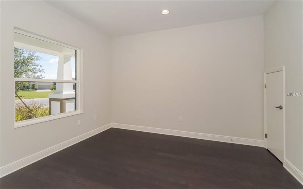 3810 AUTUMN FERN TERRACE, SARASOTA, Florida 34243, 4 Bedrooms Bedrooms, 9 Rooms Rooms,3 BathroomsBathrooms,Residential,For sale,AUTUMN FERN,A4198301