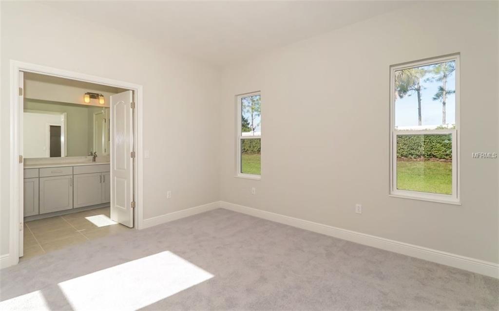 3810 AUTUMN FERN TERRACE, SARASOTA, Florida 34243, 4 Bedrooms Bedrooms, 9 Rooms Rooms,3 BathroomsBathrooms,Residential,For sale,AUTUMN FERN,A4198301