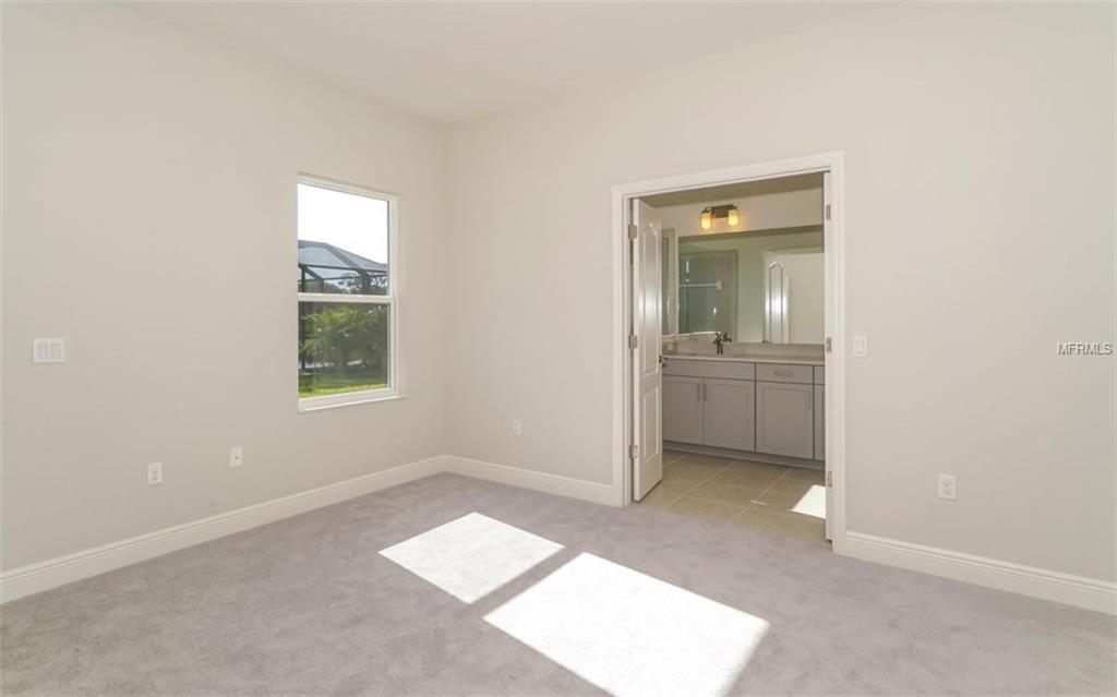 3810 AUTUMN FERN TERRACE, SARASOTA, Florida 34243, 4 Bedrooms Bedrooms, 9 Rooms Rooms,3 BathroomsBathrooms,Residential,For sale,AUTUMN FERN,A4198301