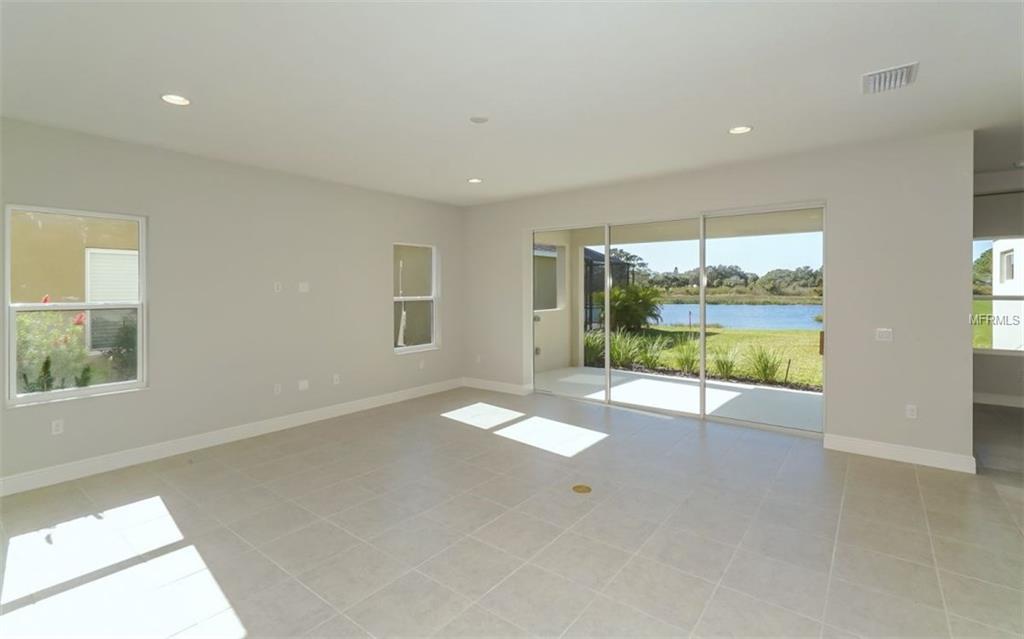 3810 AUTUMN FERN TERRACE, SARASOTA, Florida 34243, 4 Bedrooms Bedrooms, 9 Rooms Rooms,3 BathroomsBathrooms,Residential,For sale,AUTUMN FERN,A4198301