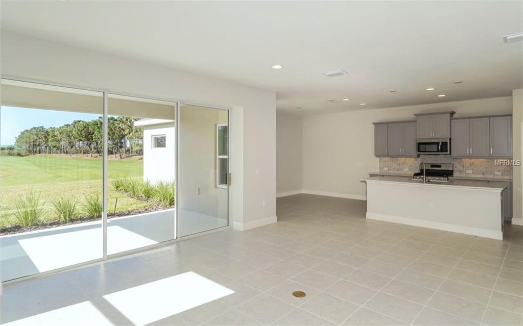 3810 AUTUMN FERN TERRACE, SARASOTA, Florida 34243, 4 Bedrooms Bedrooms, 9 Rooms Rooms,3 BathroomsBathrooms,Residential,For sale,AUTUMN FERN,A4198301