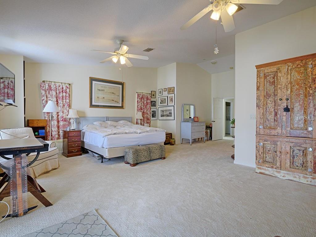 9933 GULF BOULEVARD, TREASURE ISLAND, Florida 33706, 3 Bedrooms Bedrooms, 4 Rooms Rooms,3 BathroomsBathrooms,Residential,For sale,GULF,U7844495