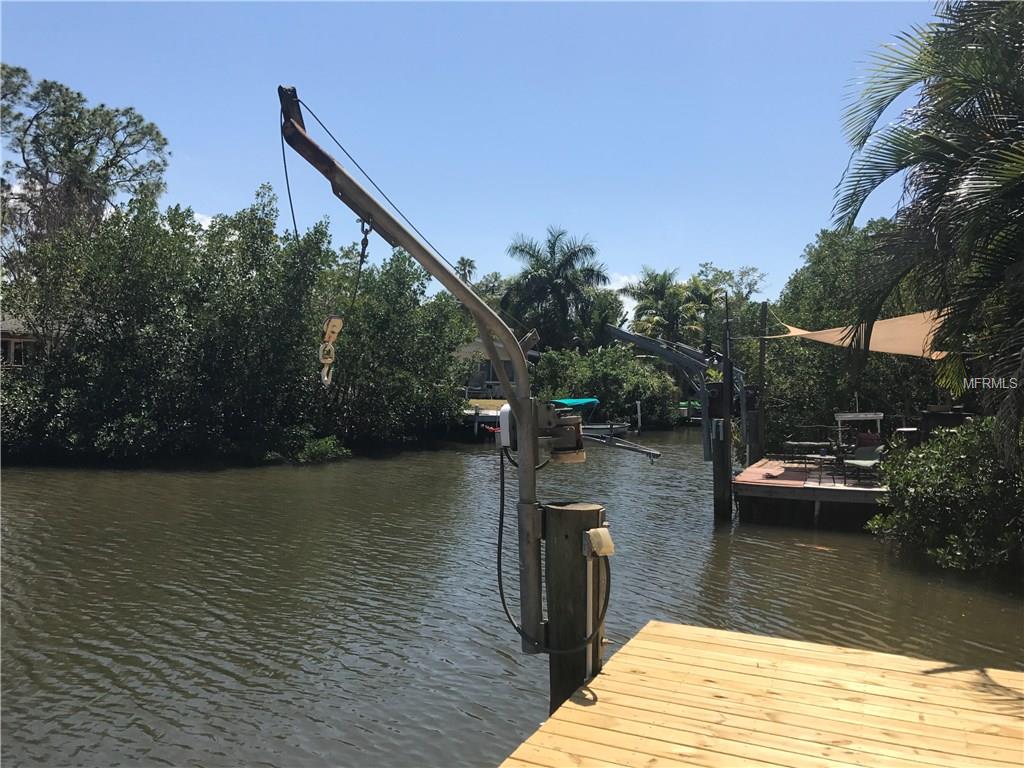 1548 CARSON CIRCLE NE, ST PETERSBURG, Florida 33703, 2 Bedrooms Bedrooms, 3 Rooms Rooms,1 BathroomBathrooms,Residential,For sale,CARSON,T2878171