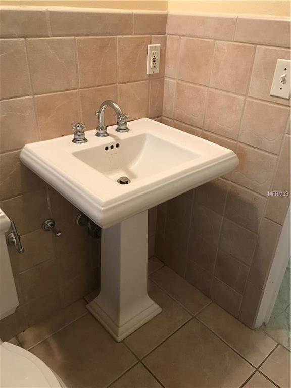 1548 CARSON CIRCLE NE, ST PETERSBURG, Florida 33703, 2 Bedrooms Bedrooms, 3 Rooms Rooms,1 BathroomBathrooms,Residential,For sale,CARSON,T2878171