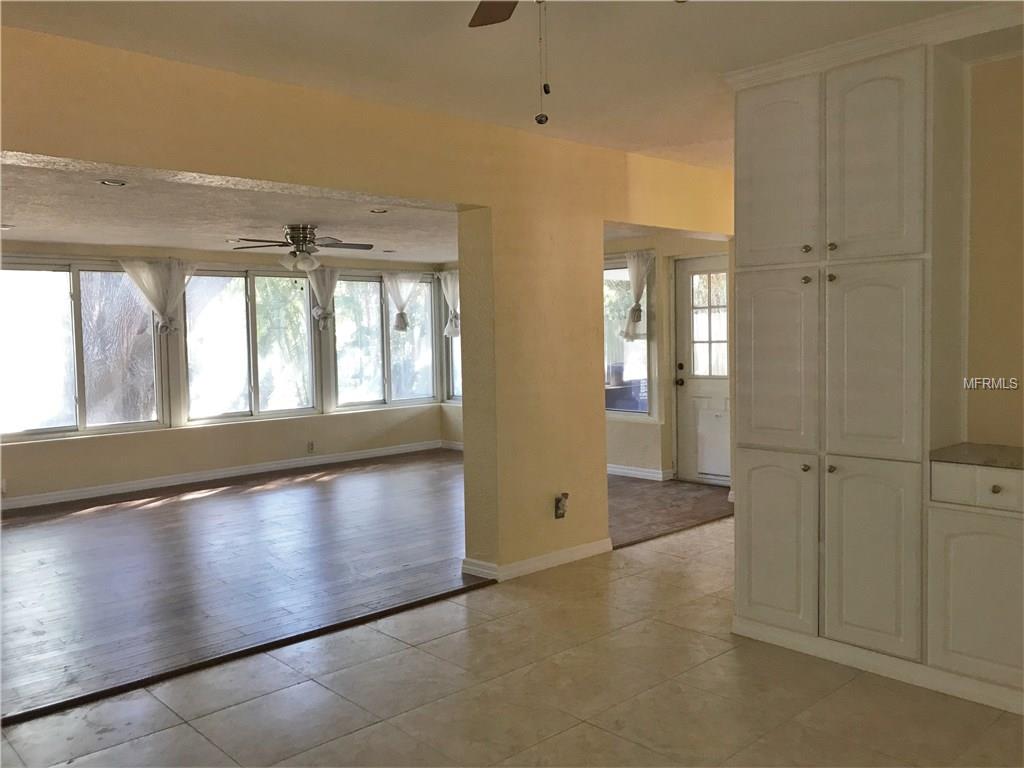 1548 CARSON CIRCLE NE, ST PETERSBURG, Florida 33703, 2 Bedrooms Bedrooms, 3 Rooms Rooms,1 BathroomBathrooms,Residential,For sale,CARSON,T2878171