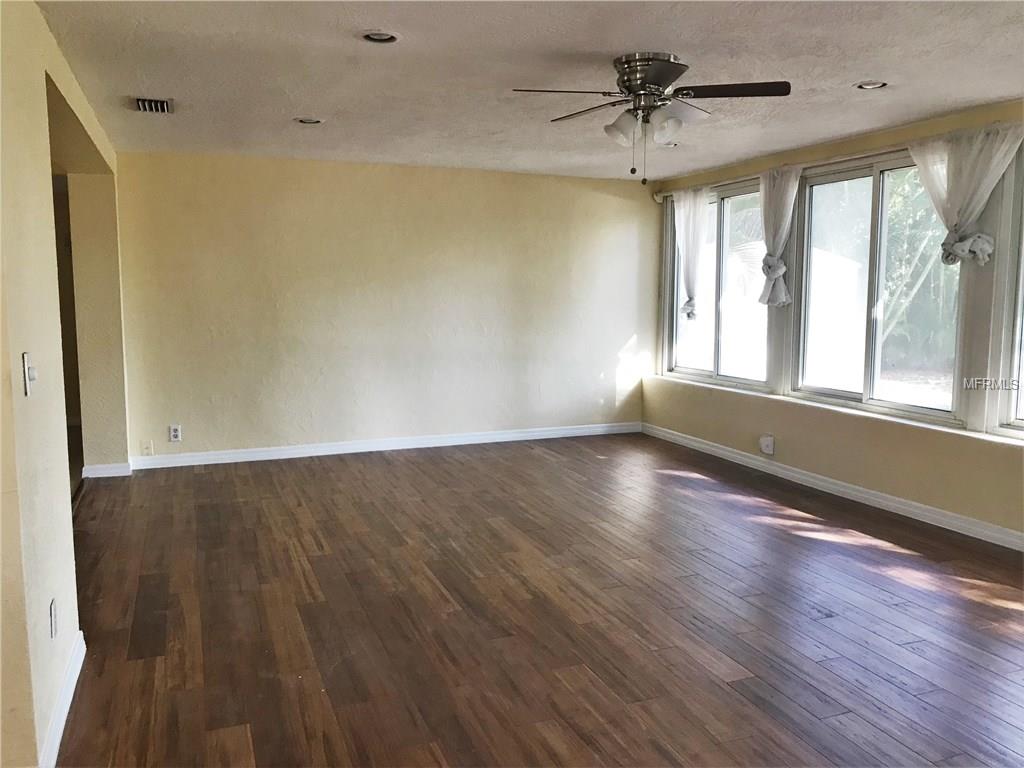 1548 CARSON CIRCLE NE, ST PETERSBURG, Florida 33703, 2 Bedrooms Bedrooms, 3 Rooms Rooms,1 BathroomBathrooms,Residential,For sale,CARSON,T2878171