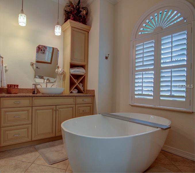 7048 STANHOPE PLACE, UNIVERSITY PARK, Florida 34201, 4 Bedrooms Bedrooms, 11 Rooms Rooms,3 BathroomsBathrooms,Residential,For sale,STANHOPE,A4192622