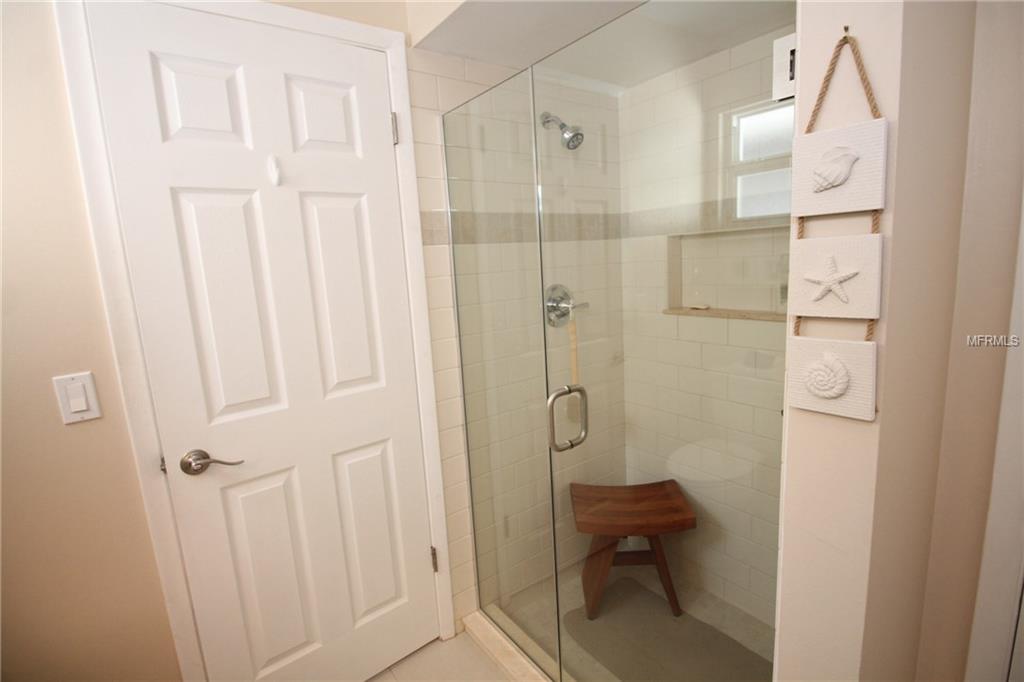 3976 LAKESIDE ROAD, SARASOTA, Florida 34232, 2 Bedrooms Bedrooms, 7 Rooms Rooms,2 BathroomsBathrooms,Residential,For sale,LAKESIDE,A4201697