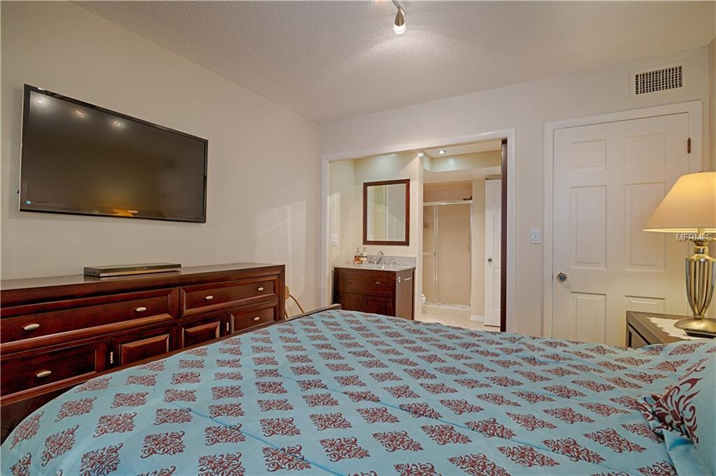 661 POINSETTIA AVENUE, CLEARWATER BEACH, Florida 33767, 2 Bedrooms Bedrooms, 4 Rooms Rooms,2 BathroomsBathrooms,Residential,For sale,POINSETTIA,U7841204