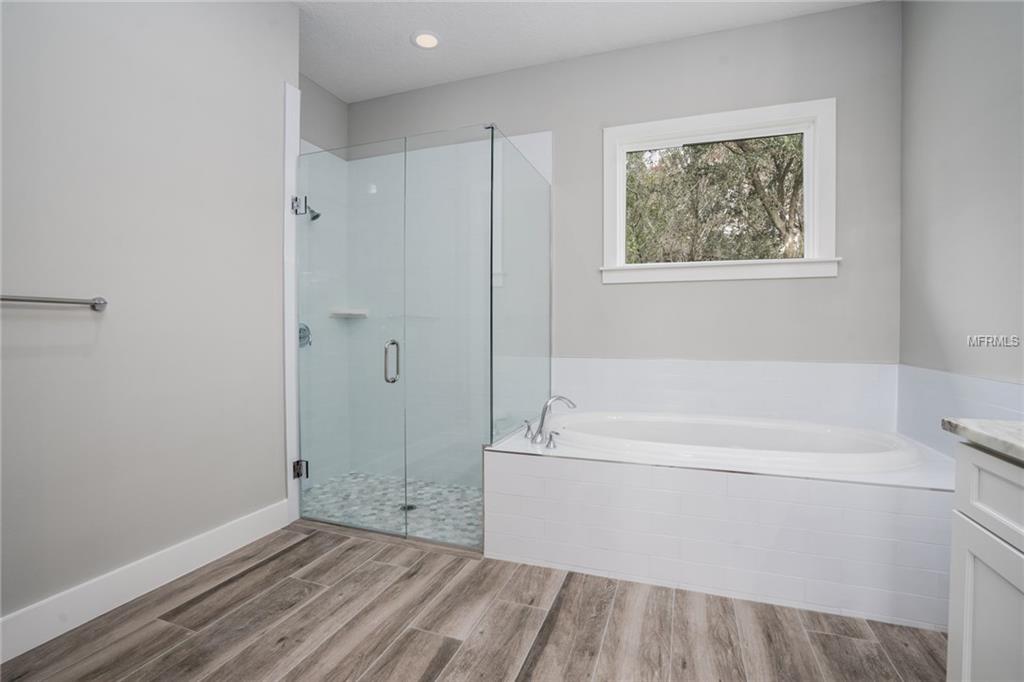 480 LAKE ROAD, LAKE MARY, Florida 32746, 4 Bedrooms Bedrooms, 10 Rooms Rooms,3 BathroomsBathrooms,Residential,For sale,LAKE,O5560406