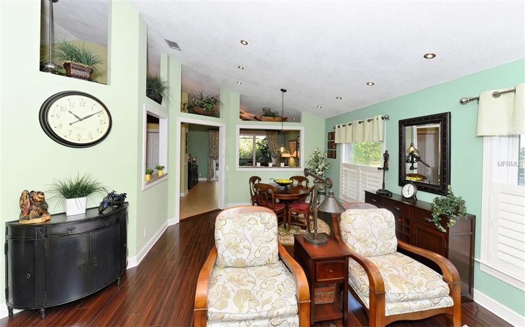 6401 GOLDEN LEAF COURT, LAKEWOOD RANCH, Florida 34202, 3 Bedrooms Bedrooms, 8 Rooms Rooms,2 BathroomsBathrooms,Residential,For sale,GOLDEN LEAF,A4209361